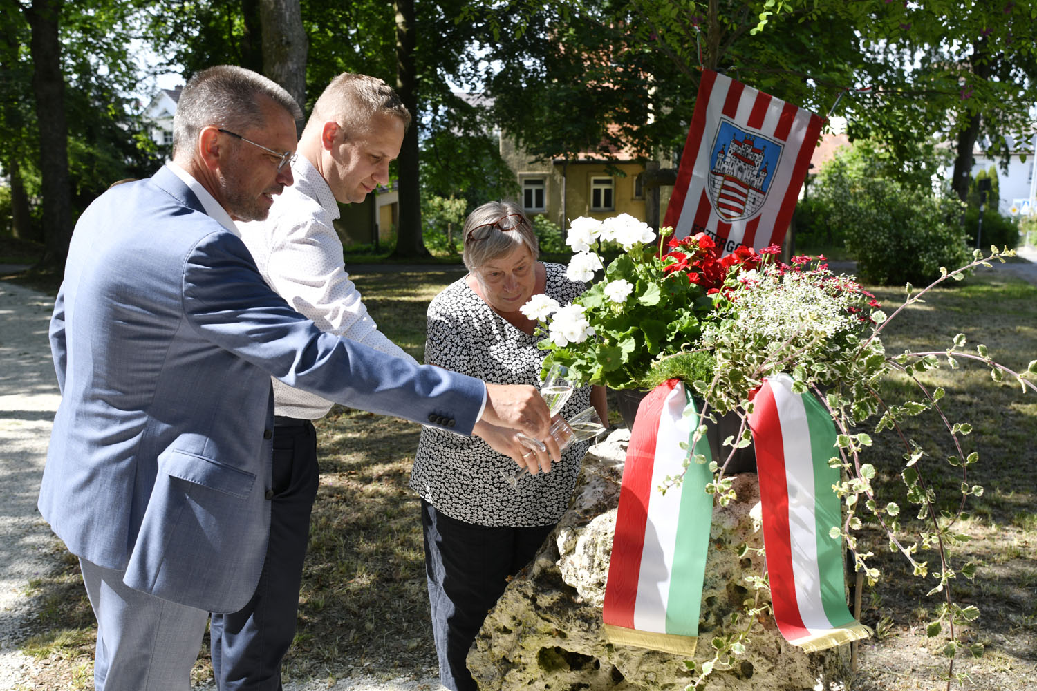 Partnerschaftsverein tauft den Stein im Wolfert mit ungarischer Beteiligung